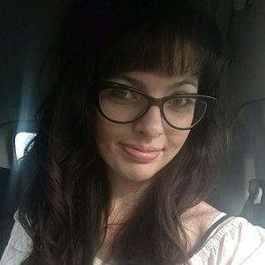 Meet your Posher, Elyse